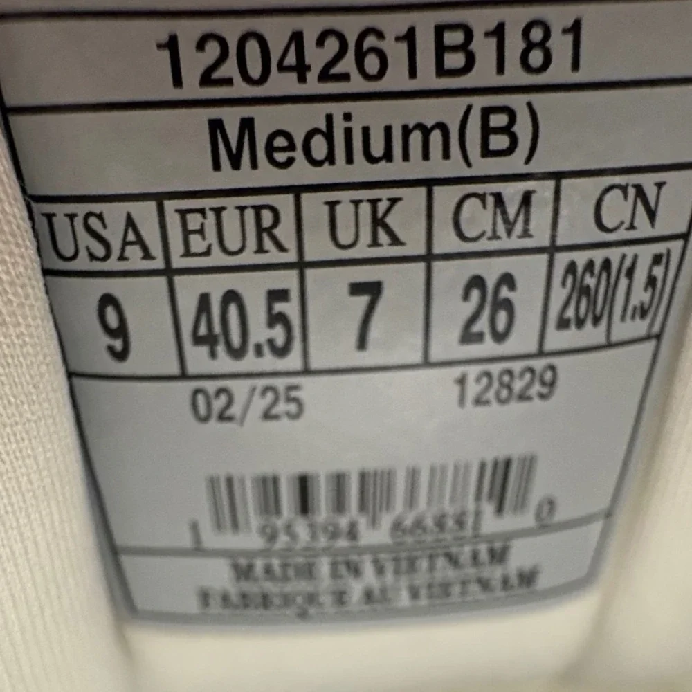 Brooks Adrenaline GTS 24 Women's Size 9 White Rose Gold Running Shoes Sneakers